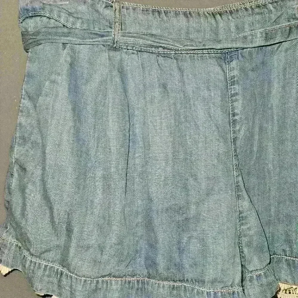 Womans White Trim Jean Shorts Size L, - Picture 6 of 9